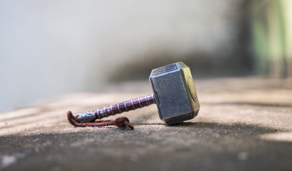 Quelle est la signification de Mjöllnir, Le Marteau de Thor et comment le porter en bijoux ?