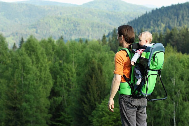 Les porte-bébés de randonnée : pour les aventures en plein air