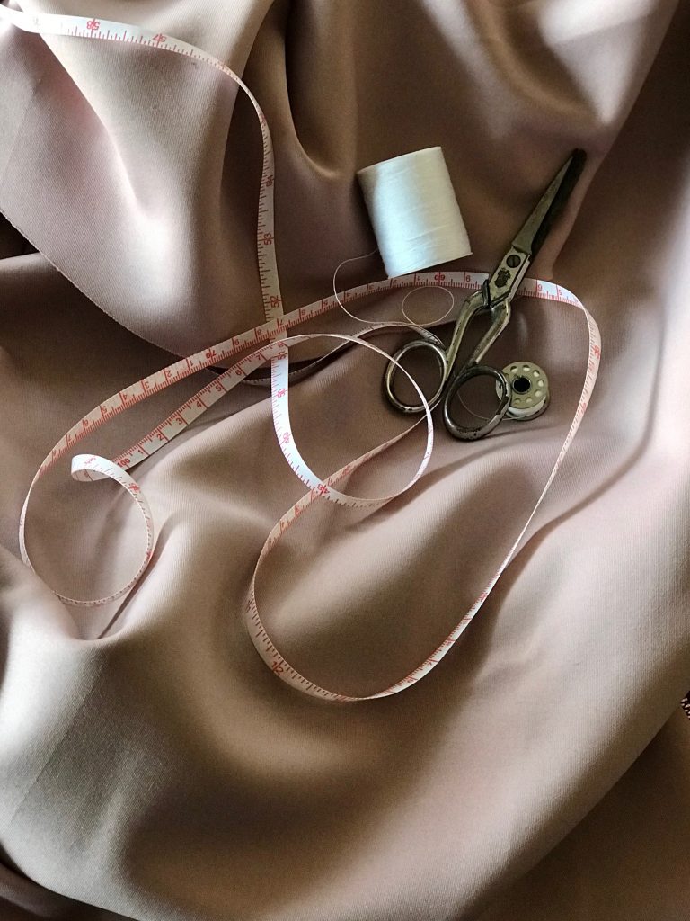 Les accessoires essentiels pour les machines à coudre familiales